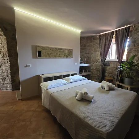 Regina - Con Sperlonga Vertice
